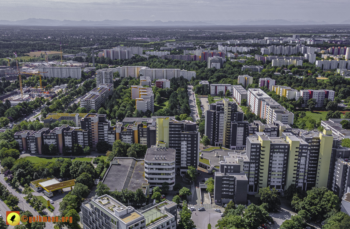 09.08.2021 - Wohnanlage am Karl-Marx-Ring 52-62 und Marx-Zentrum in Neuperlach