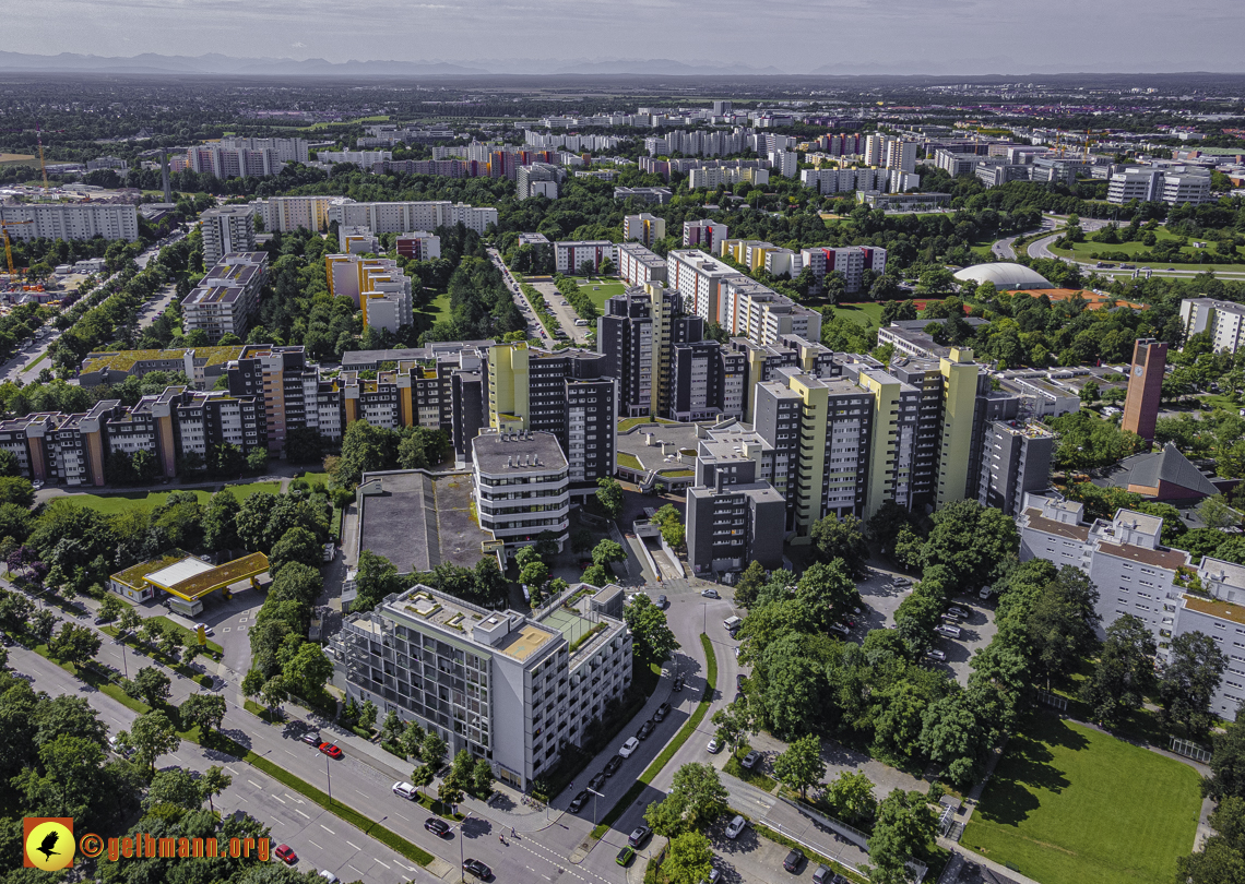 09.08.2021 - Wohnanlage am Karl-Marx-Ring 52-62 und Marx-Zentrum in Neuperlach