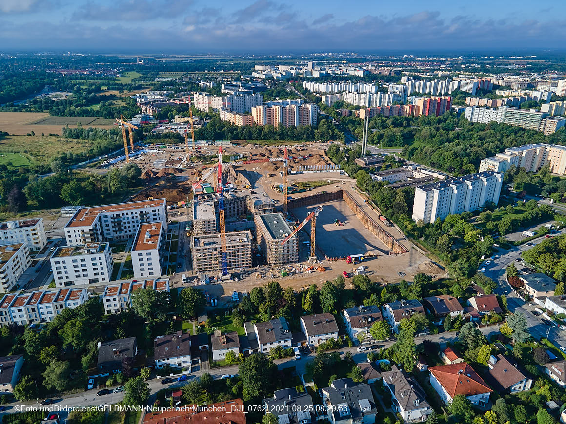 25.08.2020 - Luftaufnahmen vom Alexisquartier in Neuperlach in südlicher Richtung