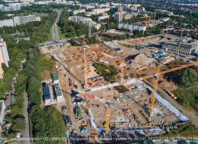 25.08.2021 - Baustelle Pandion Verde und DEMOS-Baustelle im Alexisqaurtier