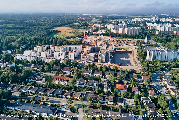 25.08.2021 - Baustelle Pandion Verde und DEMOS-Baustelle im Alexisqaurtier