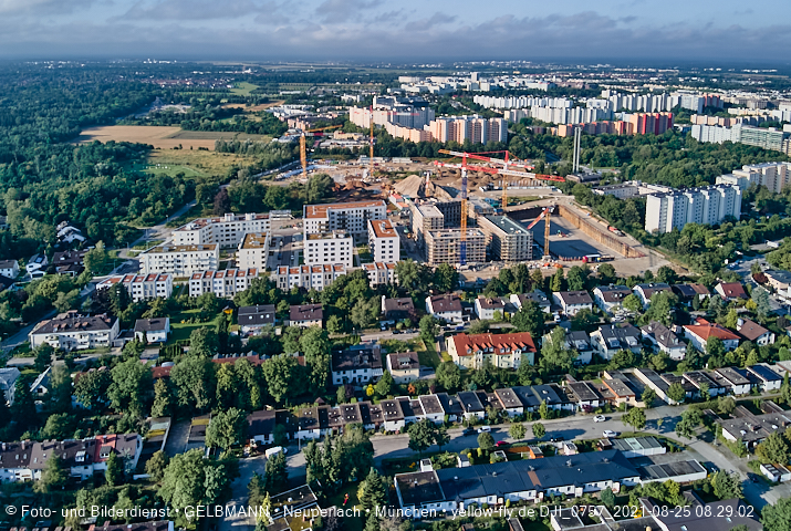 25.08.2021 - Baustelle Pandion Verde und DEMOS-Baustelle im Alexisqaurtier