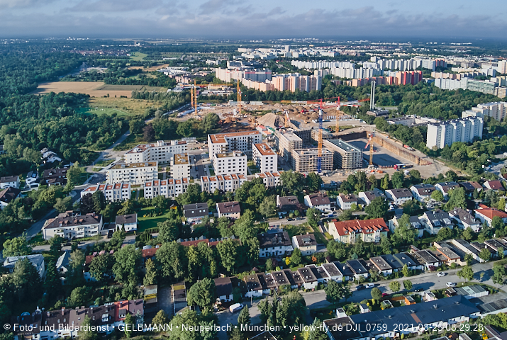 25.08.2021 - Baustelle Pandion Verde und DEMOS-Baustelle im Alexisqaurtier