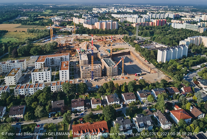 25.08.2021 - Baustelle Pandion Verde und DEMOS-Baustelle im Alexisqaurtier