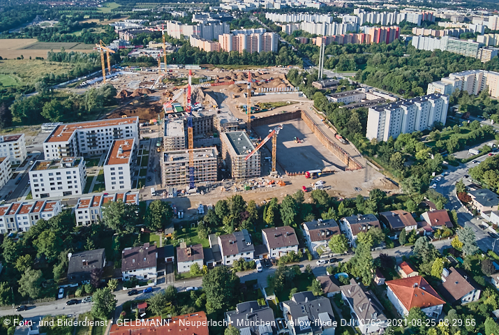 25.08.2021 - Baustelle Pandion Verde und DEMOS-Baustelle im Alexisqaurtier