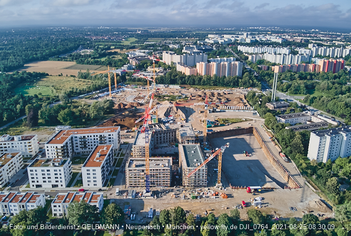 25.08.2021 - Baustelle Pandion Verde und DEMOS-Baustelle im Alexisqaurtier