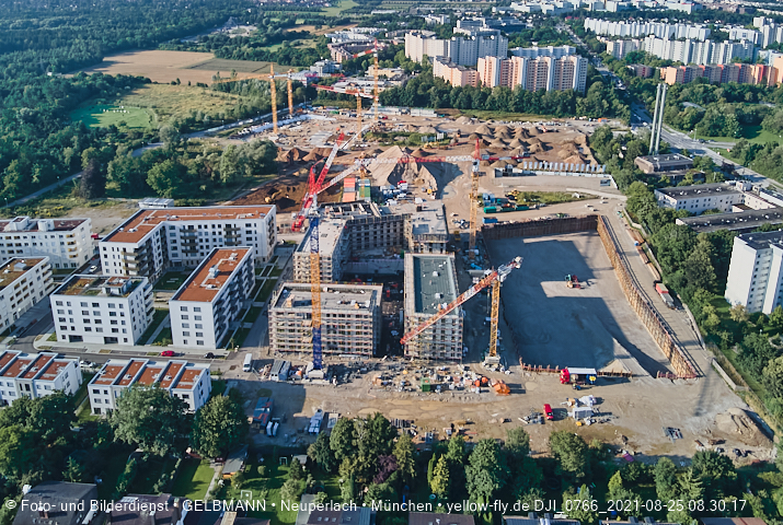 25.08.2021 - Baustelle Pandion Verde und DEMOS-Baustelle im Alexisqaurtier