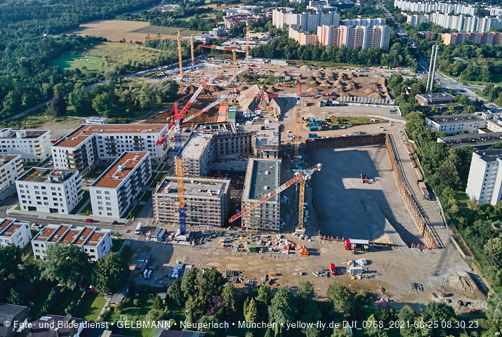 25.08.2021 - Baustelle Pandion Verde und DEMOS-Baustelle im Alexisqaurtier