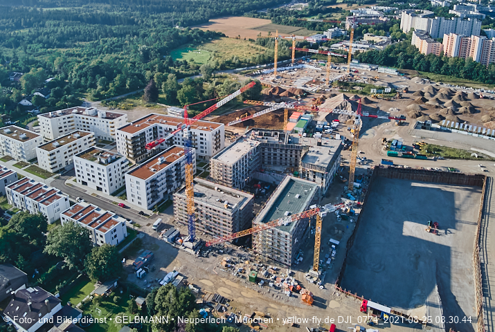 25.08.2021 - Baustelle Pandion Verde und DEMOS-Baustelle im Alexisqaurtier