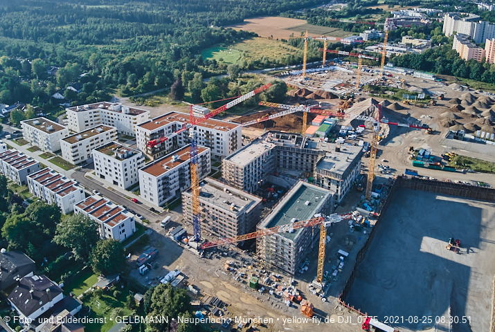 25.08.2021 - Baustelle Pandion Verde und DEMOS-Baustelle im Alexisqaurtier