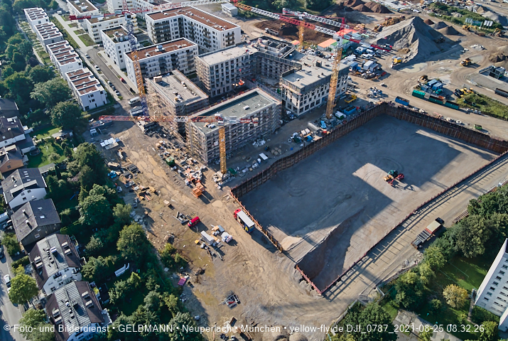 25.08.2021 - Baustelle Pandion Verde und DEMOS-Baustelle im Alexisqaurtier