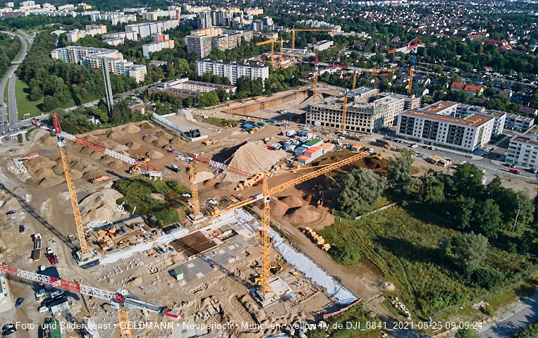 25.08.2021 - Baustelle Pandion Verde und DEMOS-Baustelle im Alexisqaurtier