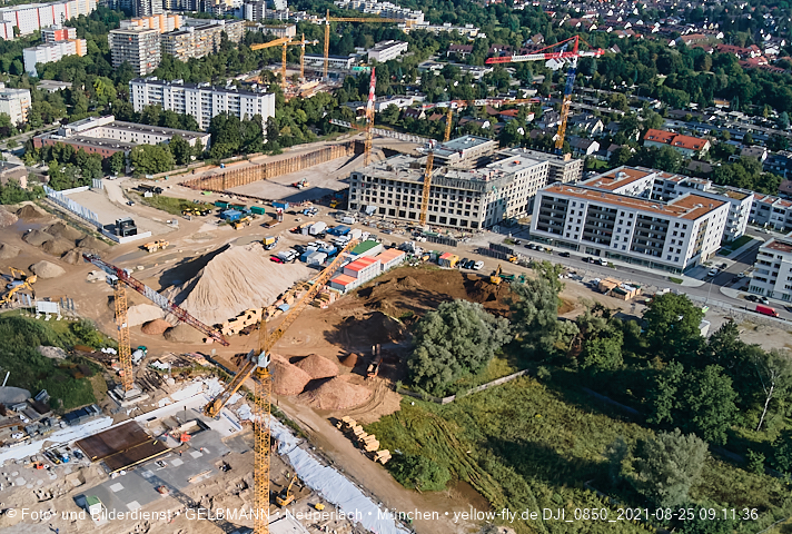 25.08.2021 - Baustelle Pandion Verde und DEMOS-Baustelle im Alexisqaurtier
