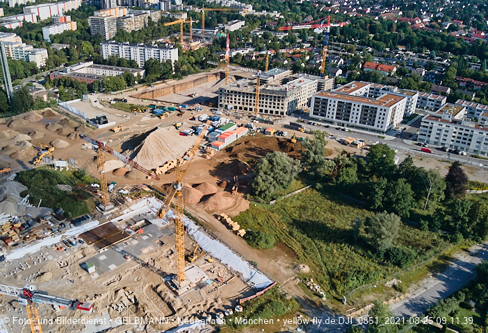 25.08.2021 - Baustelle Pandion Verde und DEMOS-Baustelle im Alexisqaurtier