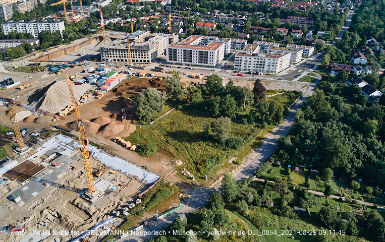 25.08.2021 - Baustelle Pandion Verde und DEMOS-Baustelle im Alexisqaurtier
