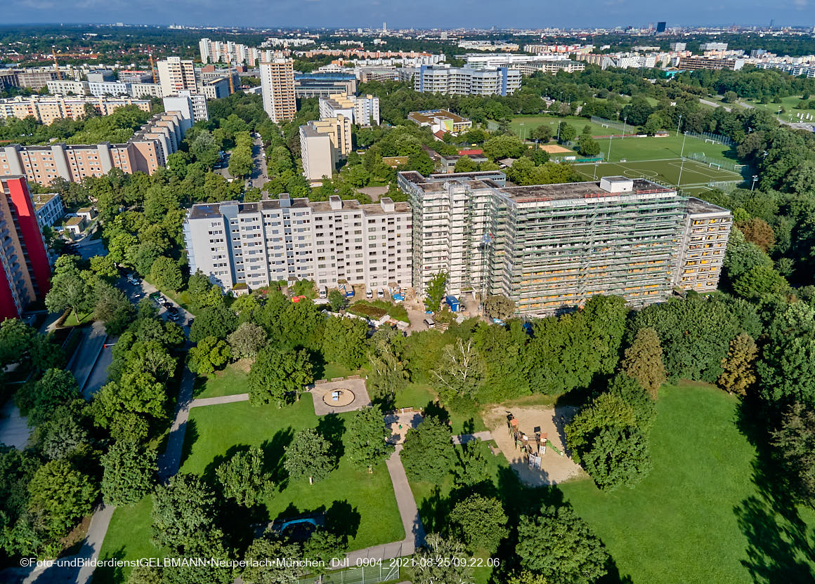 25.08.2021 - Luftaufnahmen und Rundumblick vom Annette-Kolb-Anger aus auf das östliche Neuperlach