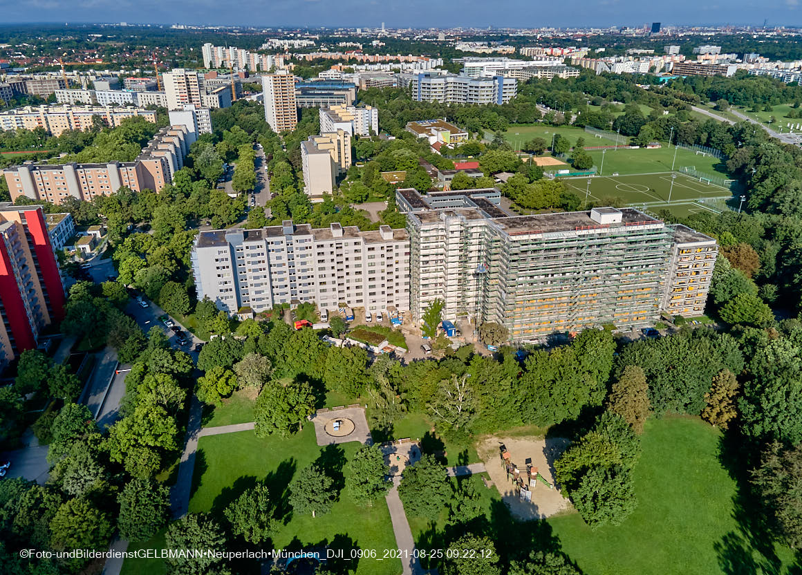 25.08.2021 - Luftaufnahmen und Rundumblick vom Annette-Kolb-Anger aus auf das östliche Neuperlach