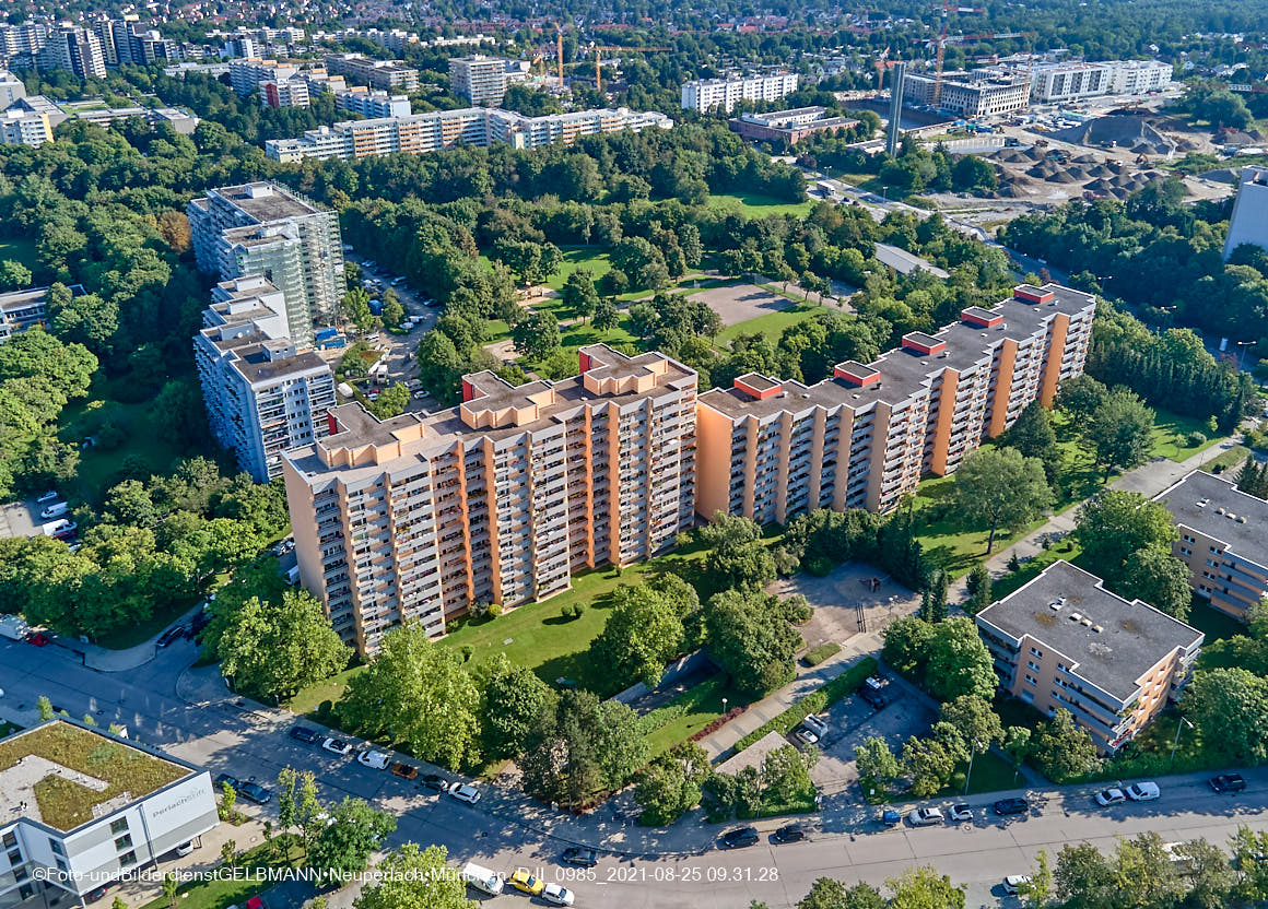 25.08.2021 - Luftaufnahmen und Rundumblick vom Annette-Kolb-Anger aus auf das östliche Neuperlach