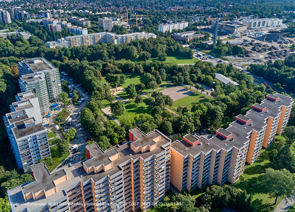 25.08.2021 - Luftaufnahmen und Rundumblick vom Annette-Kolb-Anger aus auf das östliche Neuperlach