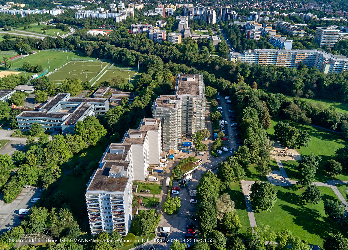 25.08.2021 - Luftaufnahmen und Rundumblick vom Annette-Kolb-Anger aus auf das östliche Neuperlach