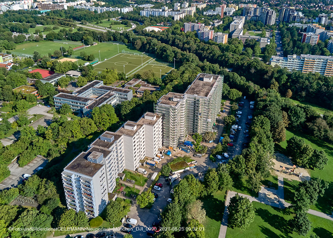 25.08.2021 - Luftaufnahmen und Rundumblick vom Annette-Kolb-Anger aus auf das östliche Neuperlach