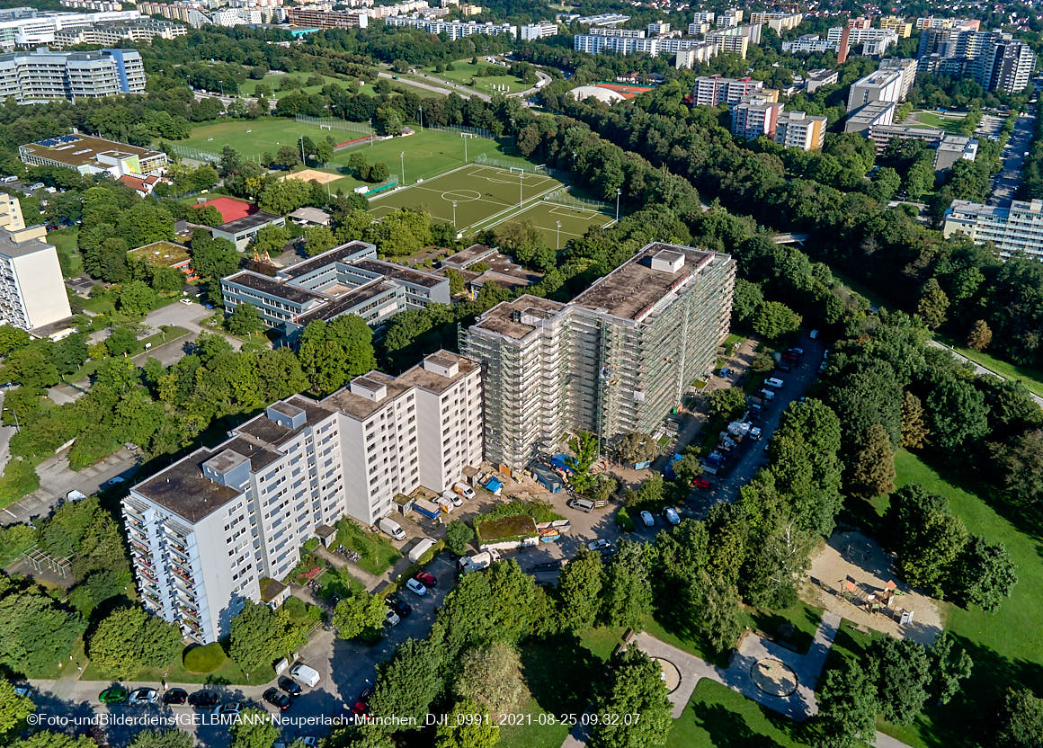 25.08.2021 - Luftaufnahmen und Rundumblick vom Annette-Kolb-Anger aus auf das östliche Neuperlach