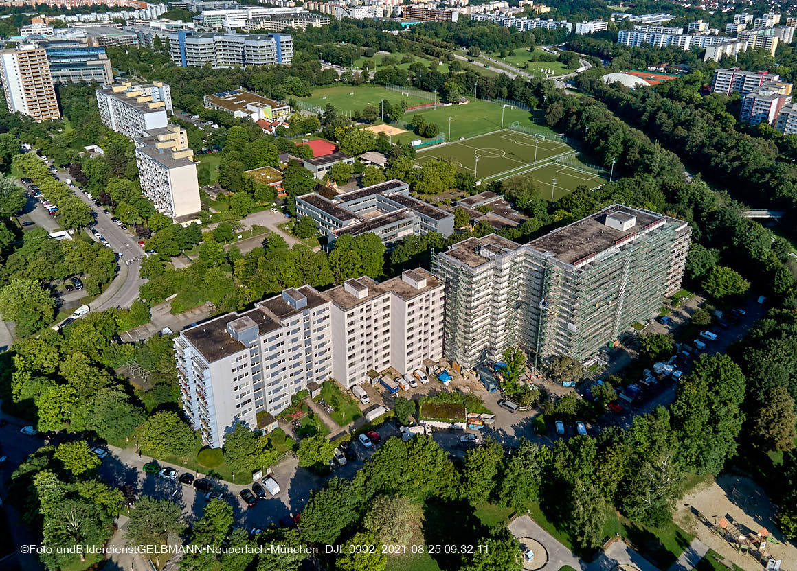 25.08.2021 - Luftaufnahmen und Rundumblick vom Annette-Kolb-Anger aus auf das östliche Neuperlach