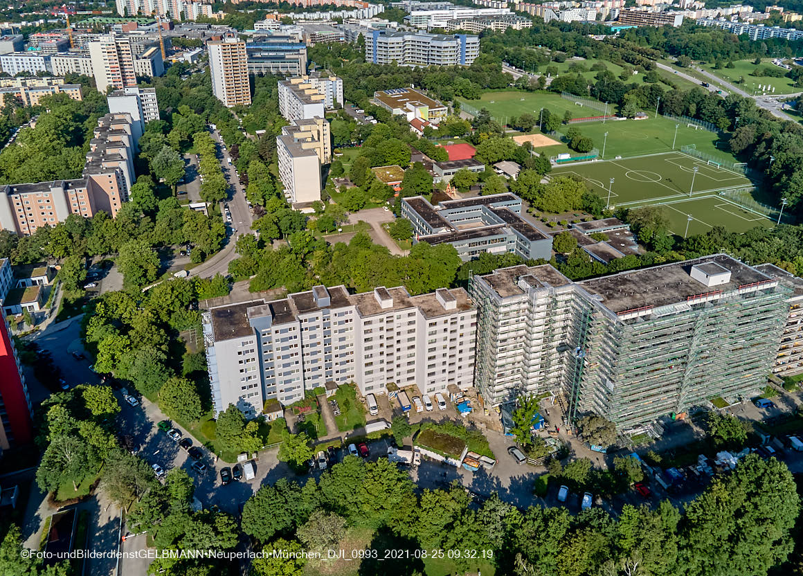 25.08.2021 - Luftaufnahmen und Rundumblick vom Annette-Kolb-Anger aus auf das östliche Neuperlach