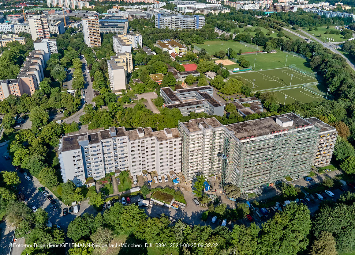 25.08.2021 - Luftaufnahmen und Rundumblick vom Annette-Kolb-Anger aus auf das östliche Neuperlach