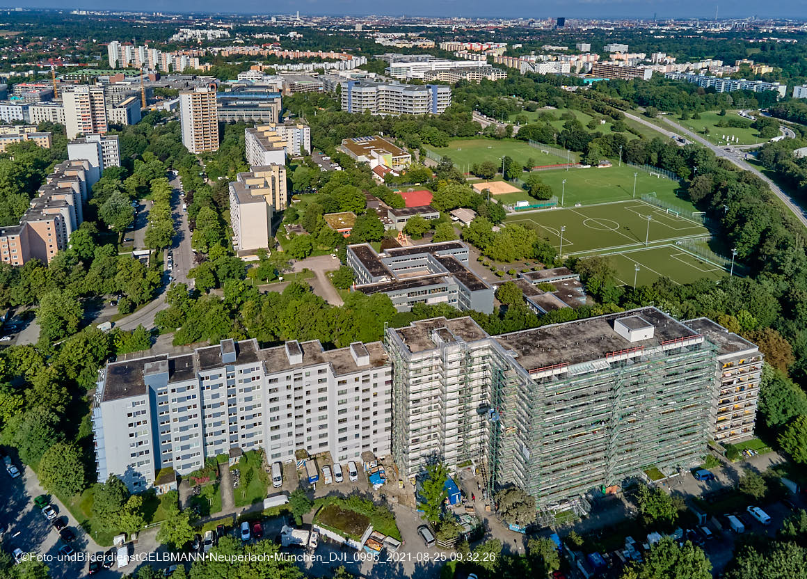 25.08.2021 - Luftaufnahmen und Rundumblick vom Annette-Kolb-Anger aus auf das östliche Neuperlach