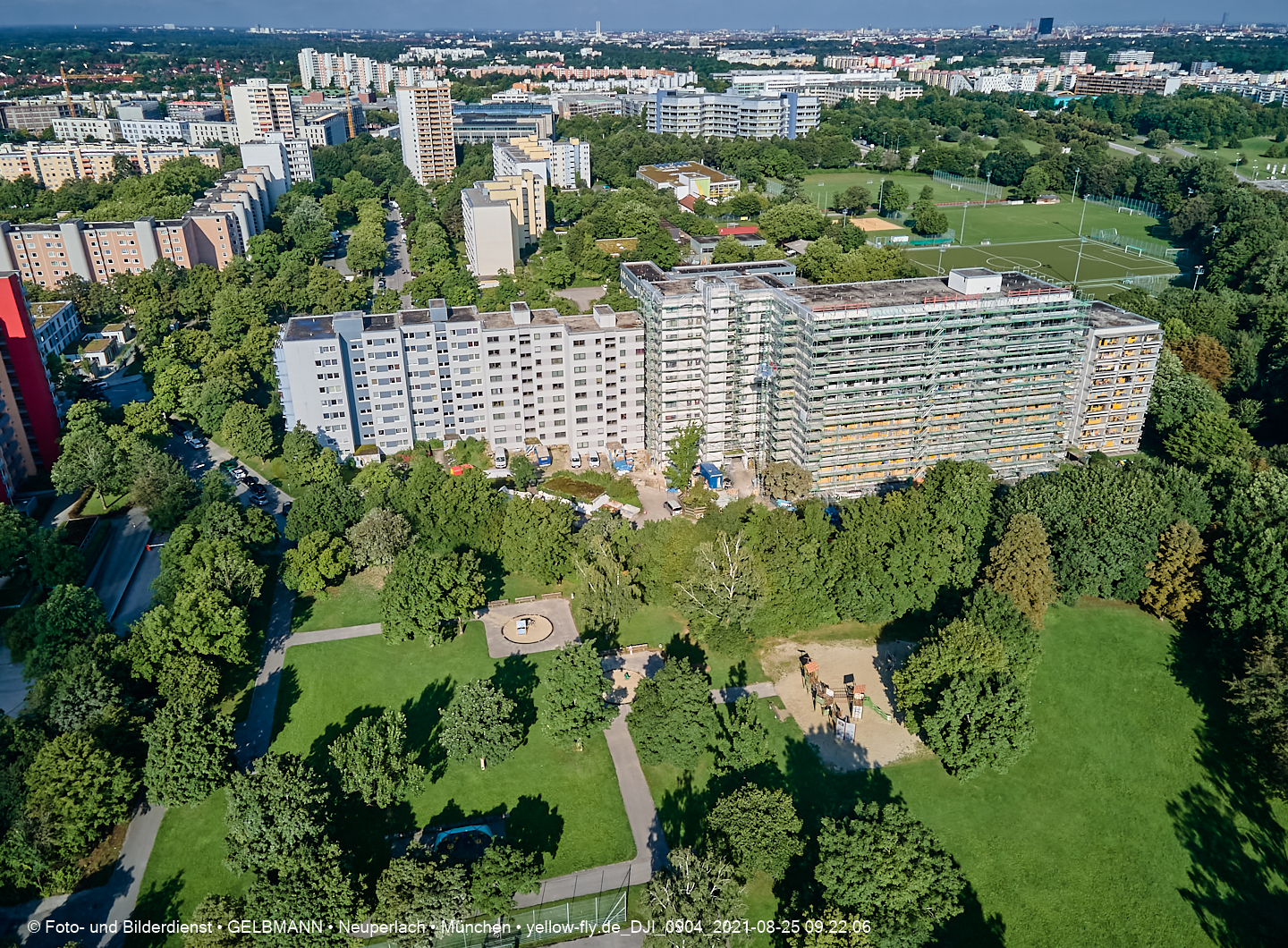 25.08.2021 - Luftaufnahmen und Rundumblick vom Annette-Kolb-Anger aus auf das östliche Neuperlach
