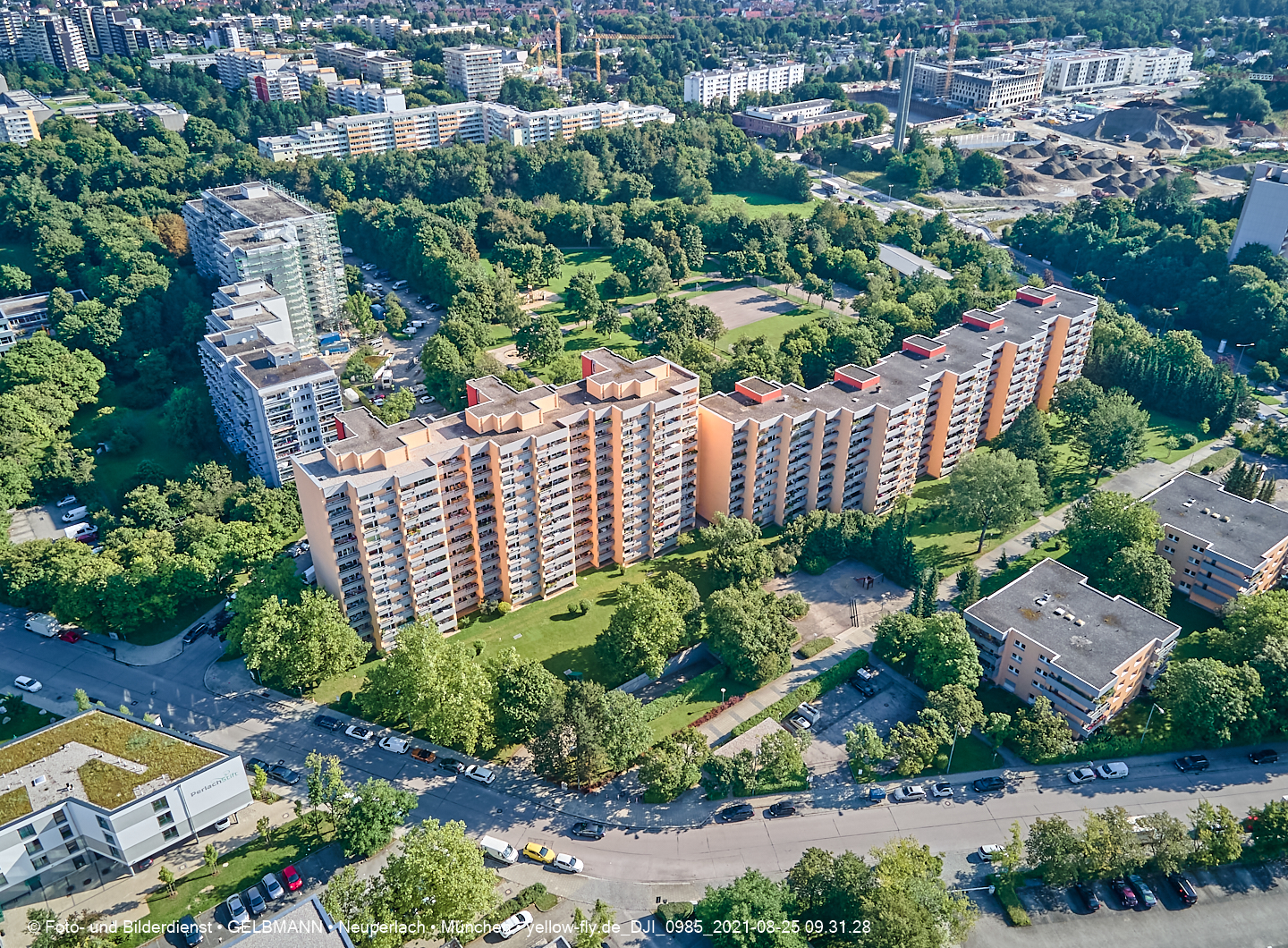 25.08.2021 - Luftaufnahmen und Rundumblick vom Annette-Kolb-Anger aus auf das östliche Neuperlach