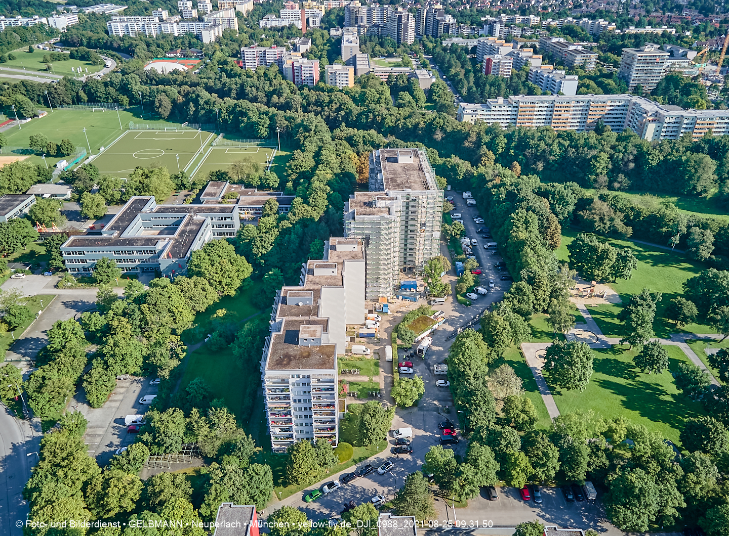 25.08.2021 - Luftaufnahmen und Rundumblick vom Annette-Kolb-Anger aus auf das östliche Neuperlach