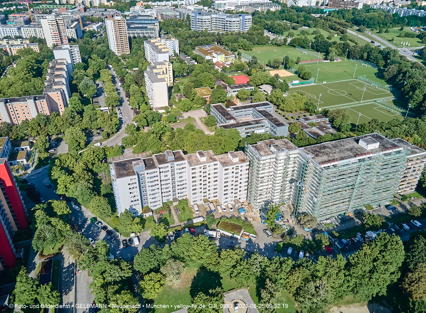 25.08.2021 - Luftaufnahmen und Rundumblick vom Annette-Kolb-Anger aus auf das östliche Neuperlach