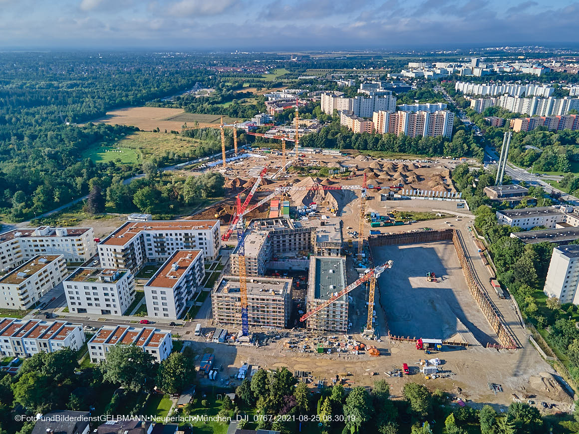 25.08.2020 - Luftaufnahmen vom Alexisquartier in Neuperlach in östlicher Richtung