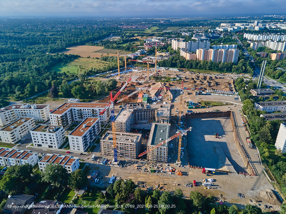 25.08.2020 - Luftaufnahmen vom Alexisquartier in Neuperlach in östlicher Richtung