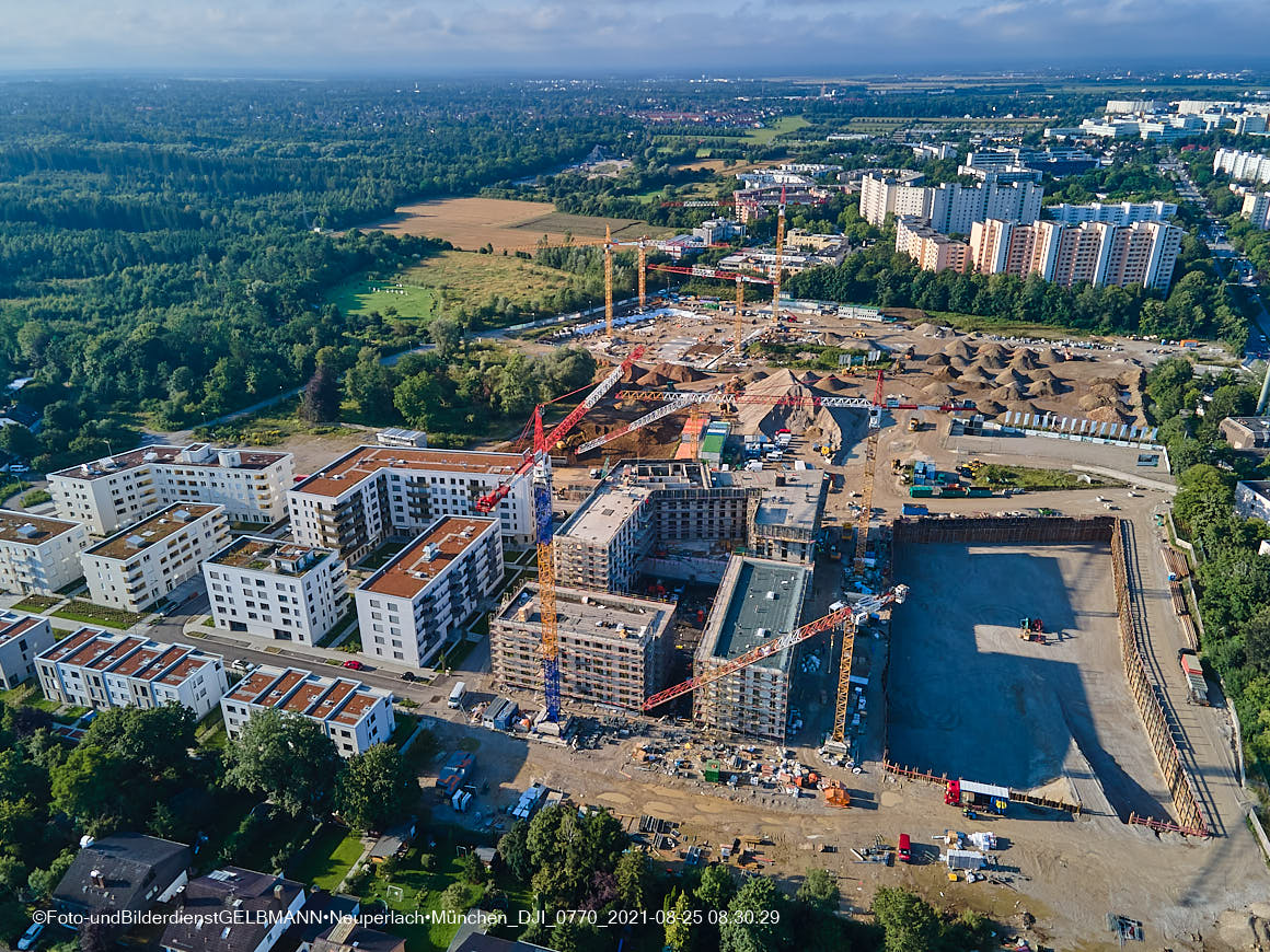 25.08.2020 - Luftaufnahmen vom Alexisquartier in Neuperlach in östlicher Richtung