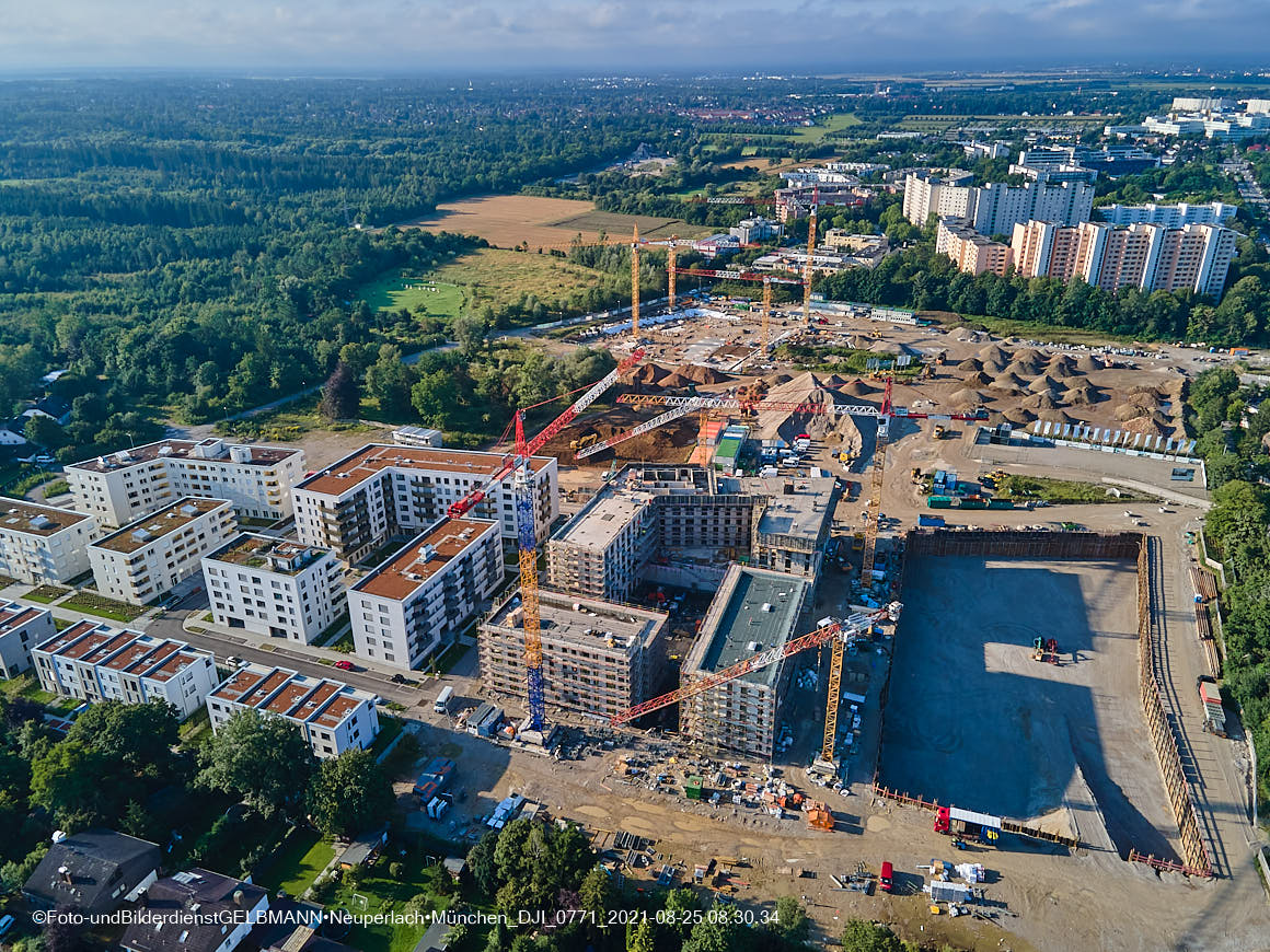 25.08.2020 - Luftaufnahmen vom Alexisquartier in Neuperlach in östlicher Richtung