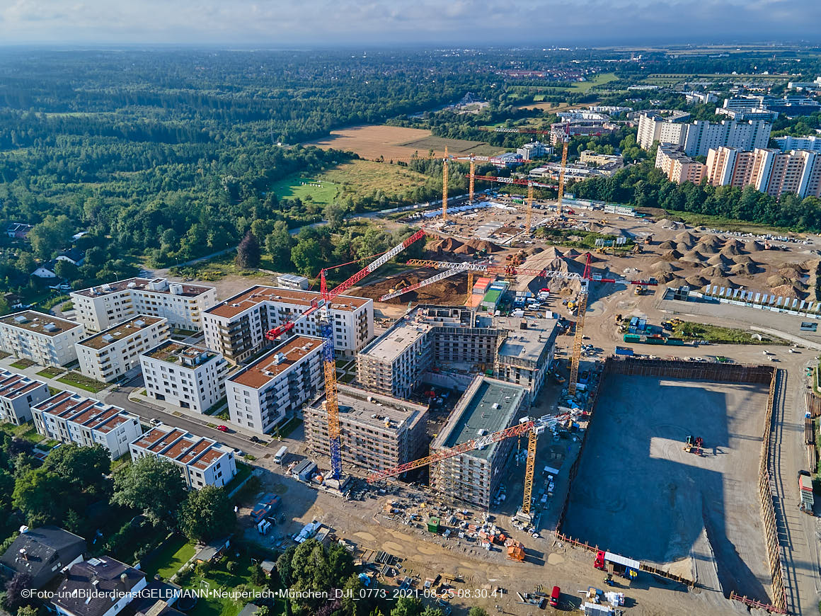 25.08.2020 - Luftaufnahmen vom Alexisquartier in Neuperlach in östlicher Richtung