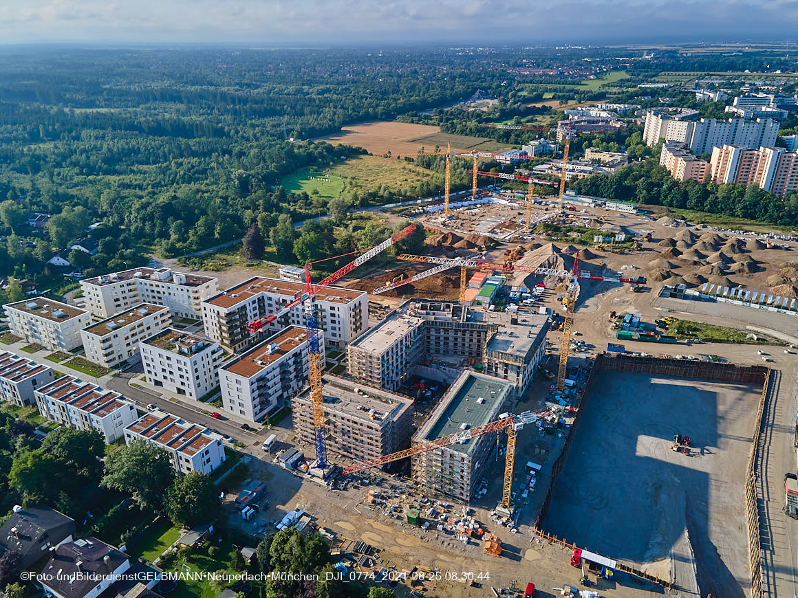 25.08.2020 - Luftaufnahmen vom Alexisquartier in Neuperlach in östlicher Richtung