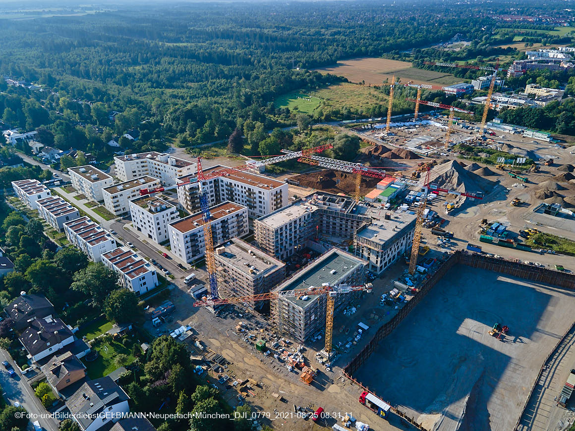 25.08.2020 - Luftaufnahmen vom Alexisquartier in Neuperlach in östlicher Richtung