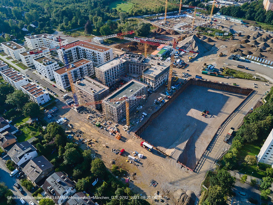 25.08.2020 - Luftaufnahmen vom Alexisquartier in Neuperlach in östlicher Richtung