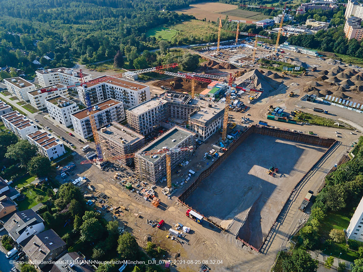 25.08.2020 - Luftaufnahmen vom Alexisquartier in Neuperlach in östlicher Richtung