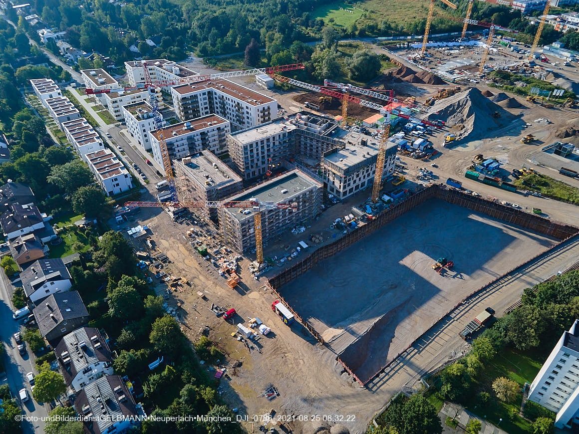 25.08.2020 - Luftaufnahmen vom Alexisquartier in Neuperlach in östlicher Richtung