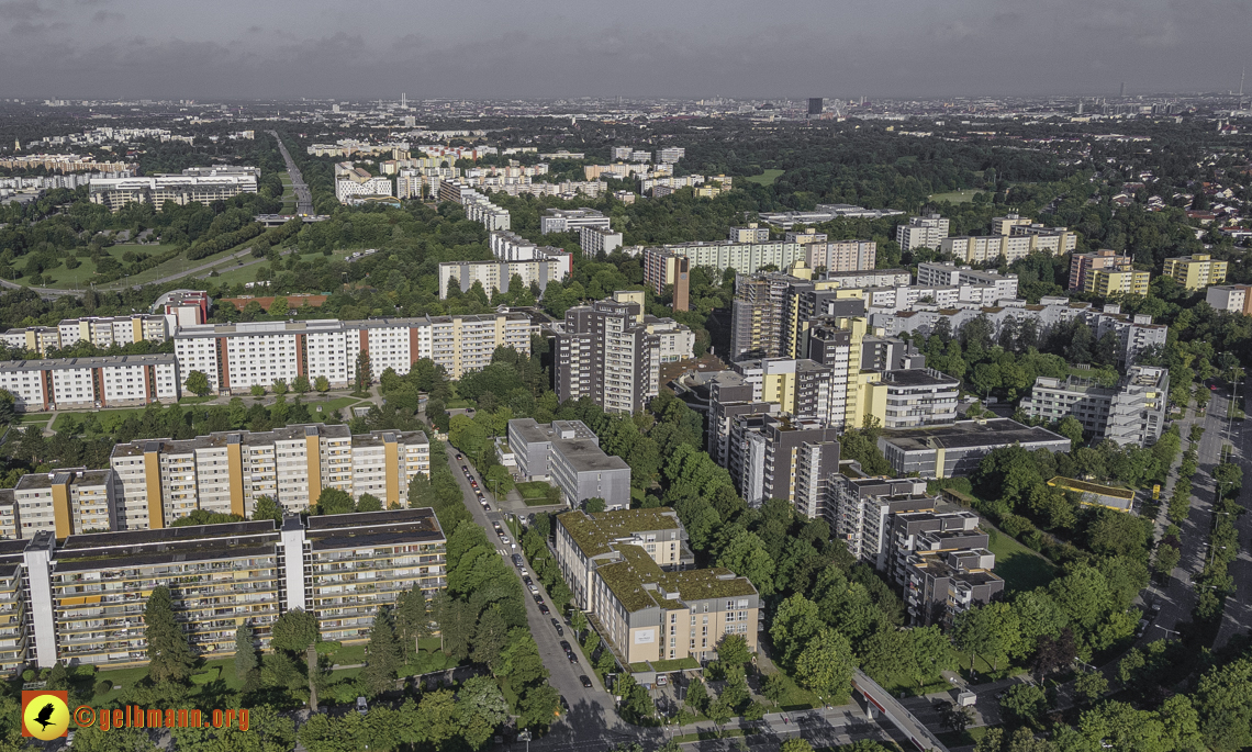 25.08.2021 - Wohnanlage am Karl-Marx-Ring 52-62 und Marx-Zentrum in Neuperlach