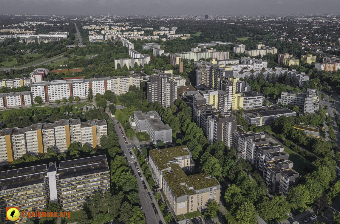 25.08.2021 - Wohnanlage am Karl-Marx-Ring 52-62 und Marx-Zentrum in Neuperlach