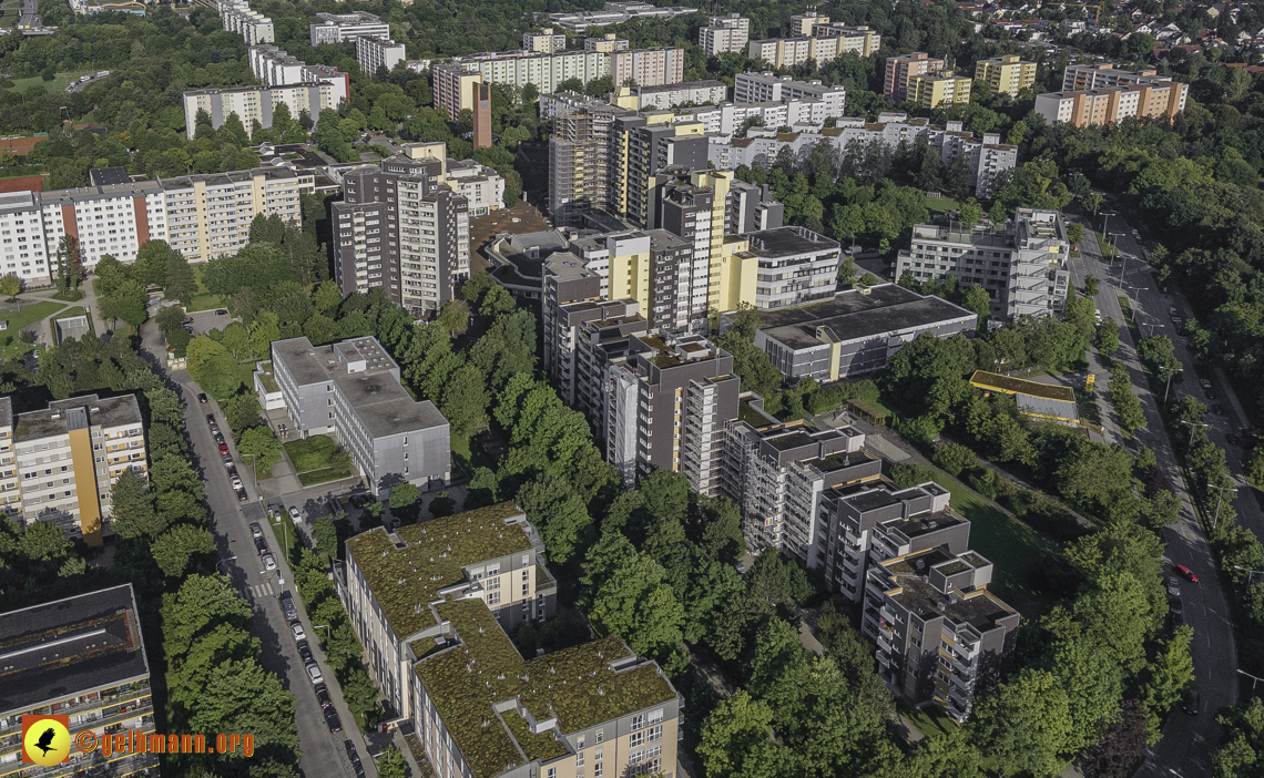25.08.2021 - Wohnanlage am Karl-Marx-Ring 52-62 und Marx-Zentrum in Neuperlach