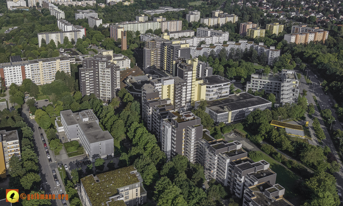 25.08.2021 - Wohnanlage am Karl-Marx-Ring 52-62 und Marx-Zentrum in Neuperlach