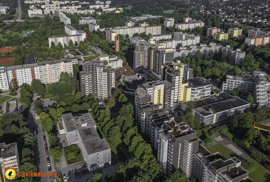 25.08.2021 - Wohnanlage am Karl-Marx-Ring 52-62 und Marx-Zentrum in Neuperlach