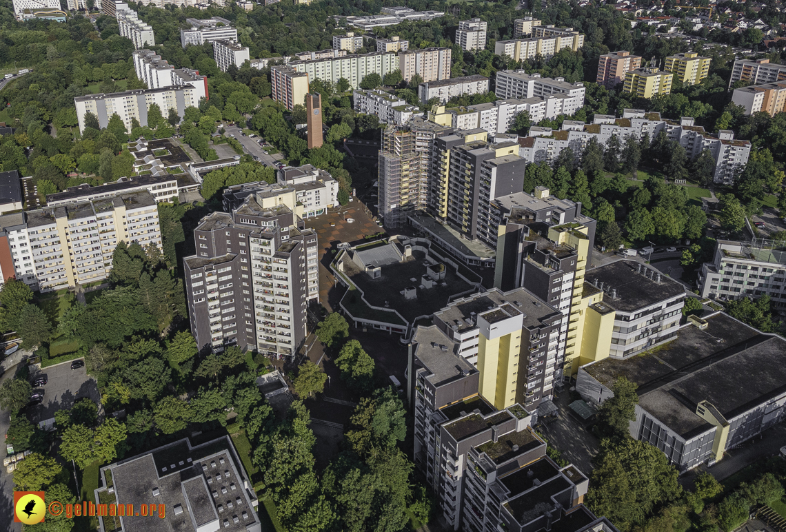 25.08.2021 - Wohnanlage am Karl-Marx-Ring 52-62 und Marx-Zentrum in Neuperlach